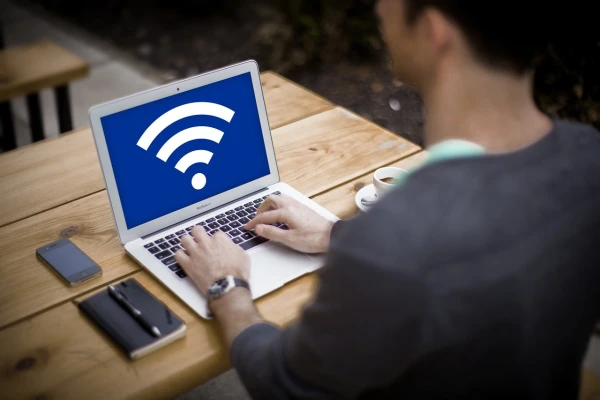 WiFi roaming in hotels: seamless connection between access points